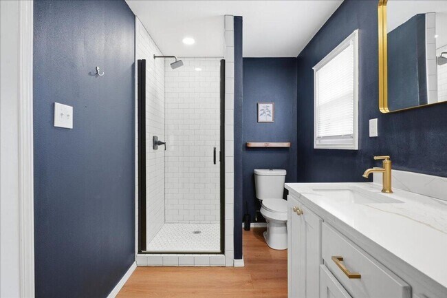 Building Photo - Charming one-of-a-kind 4 Bedroom Home