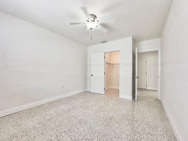 Building Photo - 3bed/2bath Home Off Treasure Island Causew...