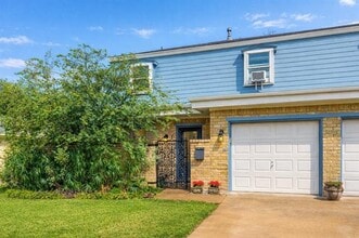 Building Photo - 8331 Lullwater Dr