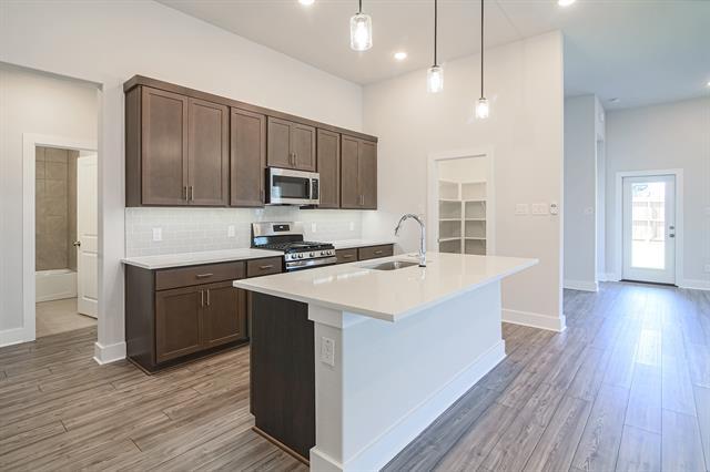 Building Photo - 917 Hawthorn Ln