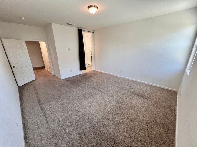 Building Photo - $2,450 Temperance & Clinton, 4 Bedroom - N...