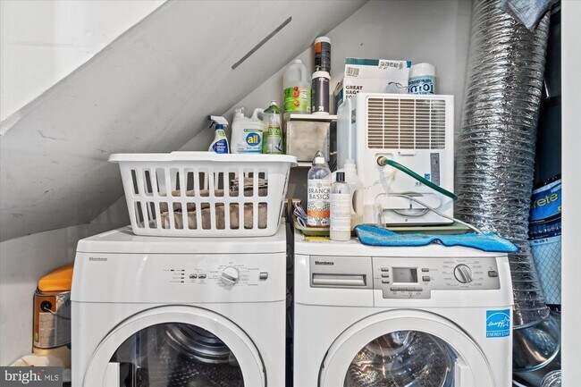 Building Photo - 134 35th St NE