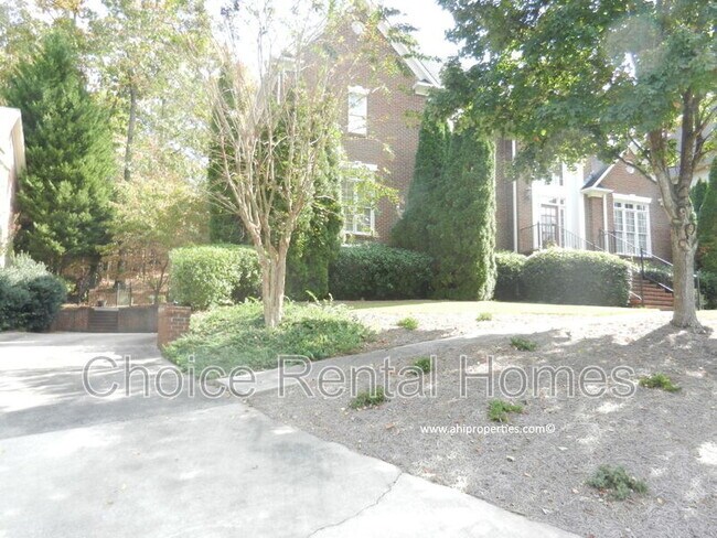 Building Photo - 8014 Greystone Green