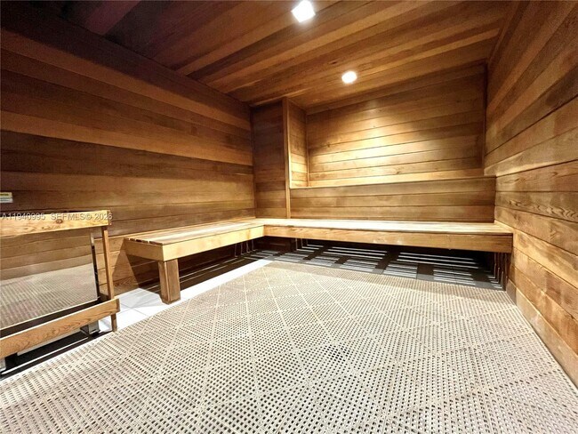 Building Photo - 2500 Parkview Dr