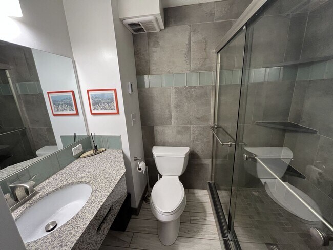 Building Photo - Fully Furnished Home for Lease Near Hospit...