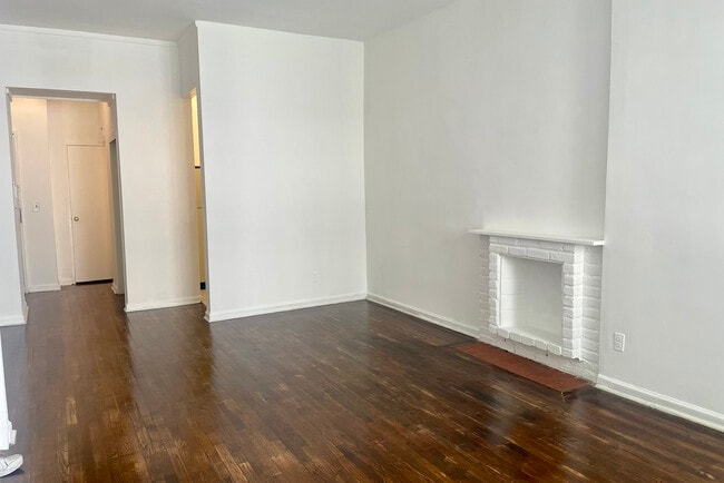 Building Photo - 41 W 71st St
