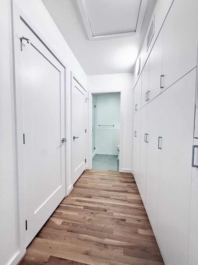 Building Photo - SUL12BS
