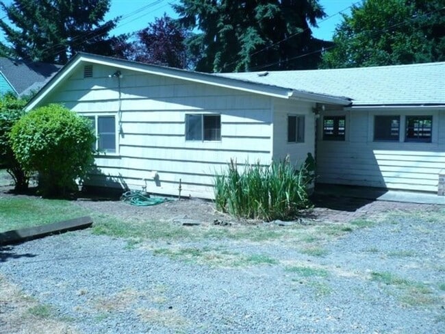 Primary Photo - Whiteaker Area Vaulted Ceiling, Cozy 2 Bed...