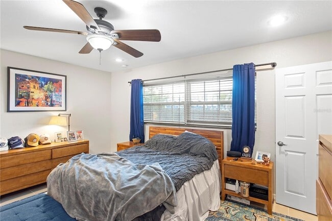 Building Photo - 4215 W Bay Vista Ave