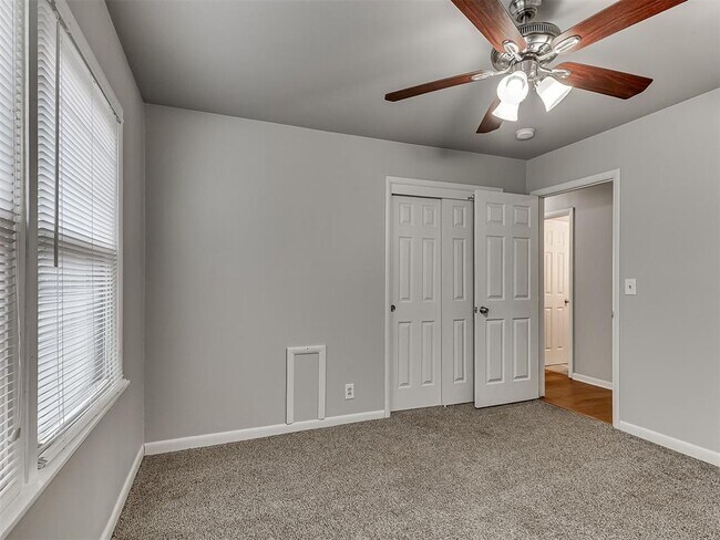 Building Photo - 2641 Kent Dr