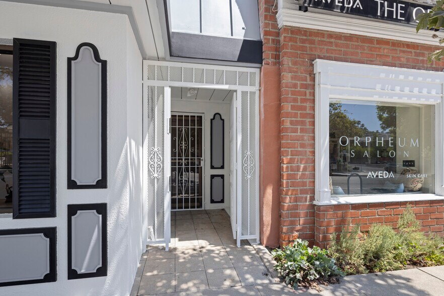 Building Photo - 606 S Lake Ave