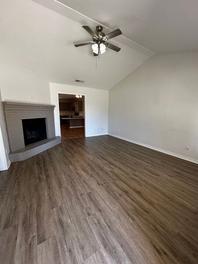 Building Photo - 31 Dawn St