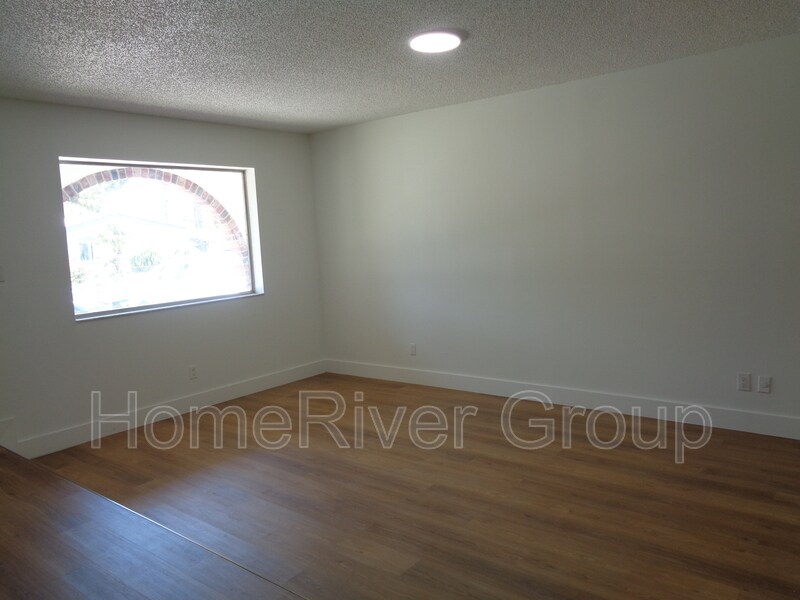 Building Photo - 665 NE 39th St