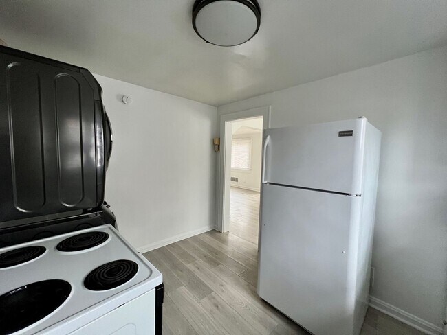 Building Photo - 2BD/1BA Brick Home in Cul-de-sac!