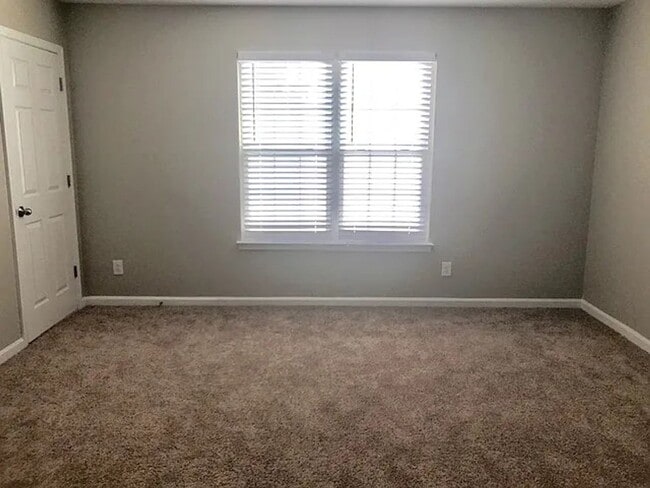 Building Photo - MUST SEE this Gorgeous 5 Beds 3 Bath home ...