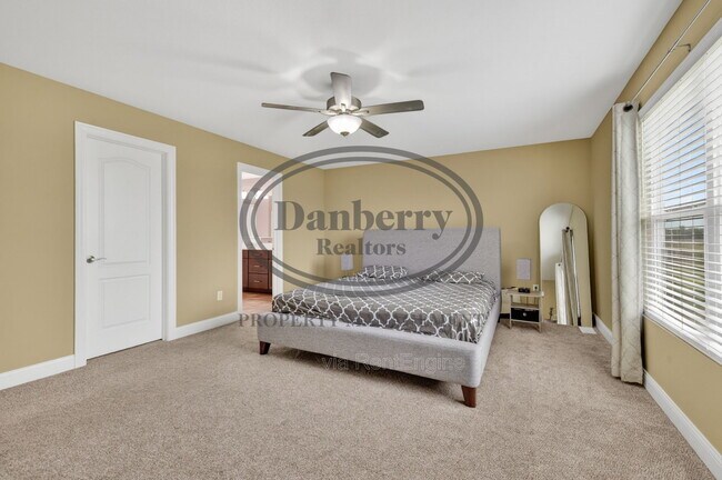 Building Photo - 24989 Reddington Ct