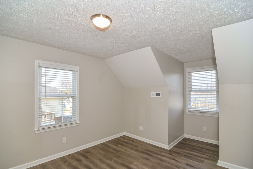 Building Photo - 1423 Marymont Dr