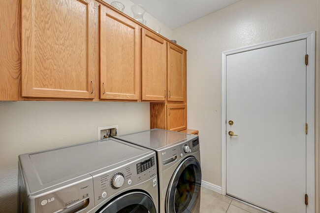 Building Photo - 2/2 BEAUTIFUL Single Story in Sun City Ant...