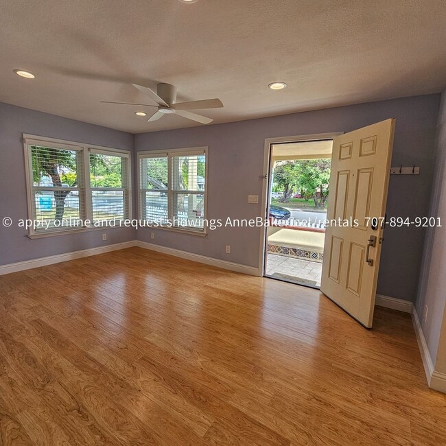 Building Photo - Downtown home on Corner Lot Available Now