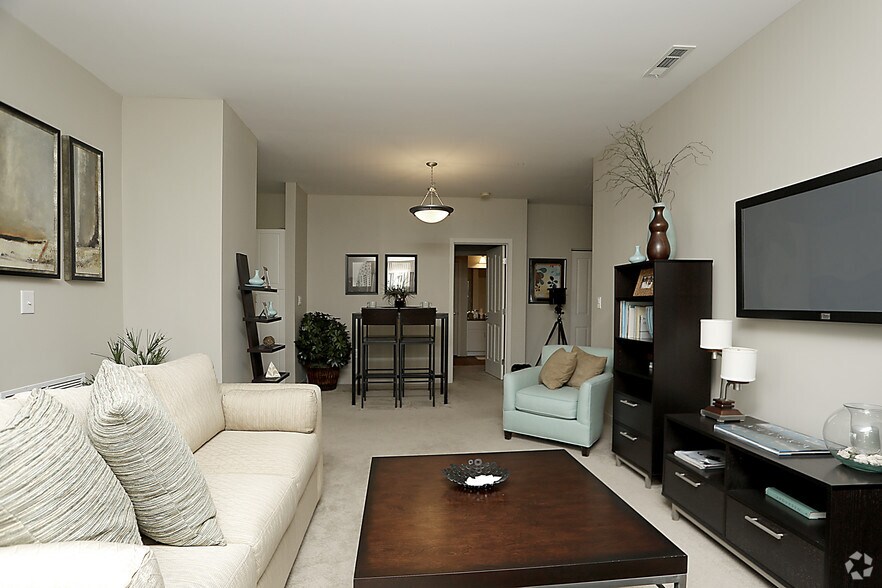 Interior Photo - Sofi Danvers