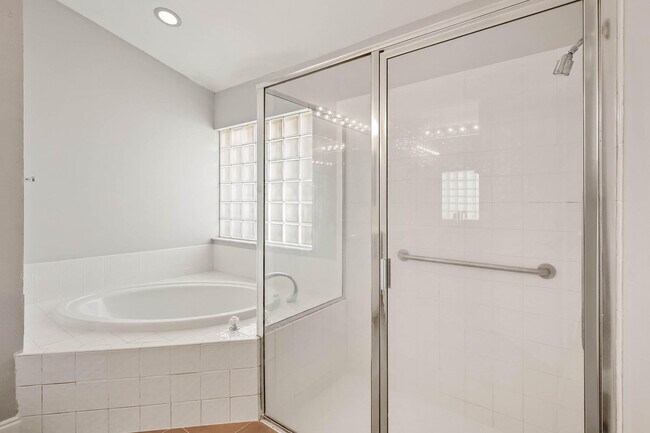 Building Photo - 13596 Weyburne Dr