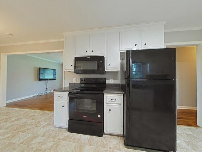 Building Photo - 2607 Springwood Dr
