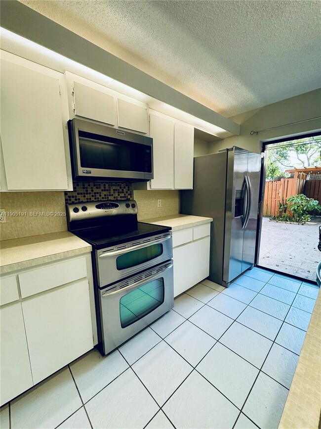 Building Photo - 9143D SW 23rd St