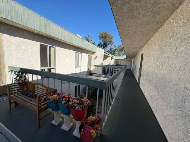 Building Photo - 330 N Chapel Ave