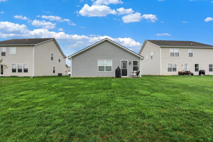 Building Photo - 5549 Wild Horse Dr