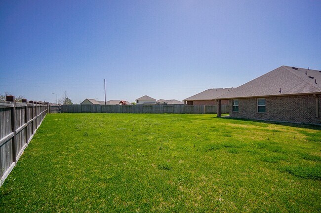 Building Photo - 4402 Modica Dr