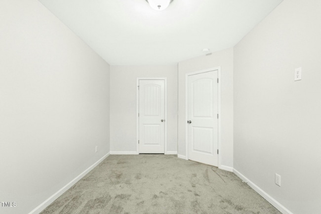 Building Photo - 94 E Grove Point Dr
