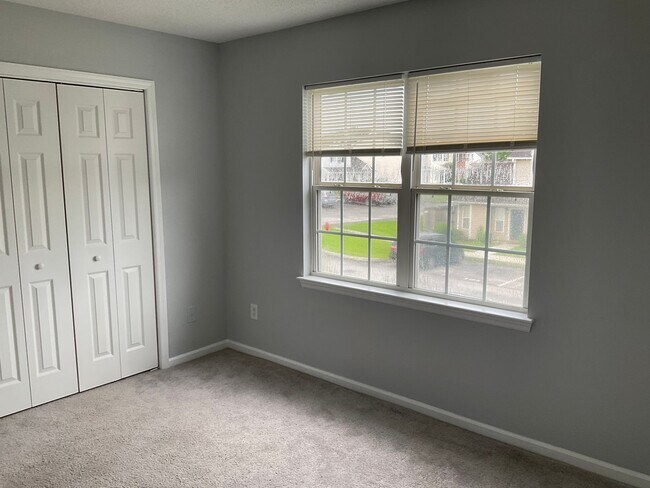 Building Photo - Charming two bedroom two and a half bath town home that is centrally located! Minutes to Camp Lej...