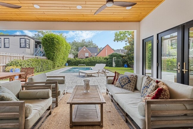 Building Photo - Renovated 3/3 Pool Home home in the heart of Delaney Park of Downtown Orlando
