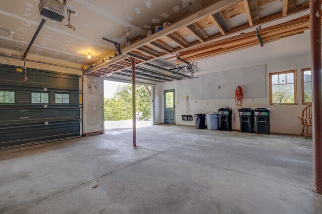 Building Photo - 196 Black Mountain Rd