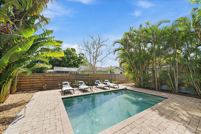 Building Photo - 2650 Leafy Ln