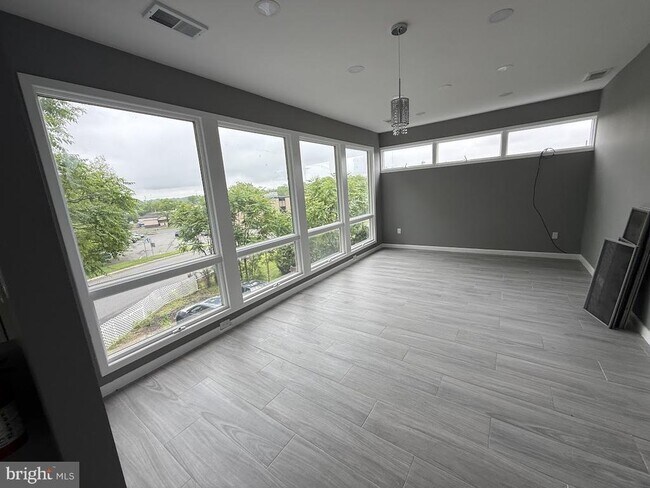 Building Photo - 178 Crosswicks Rd