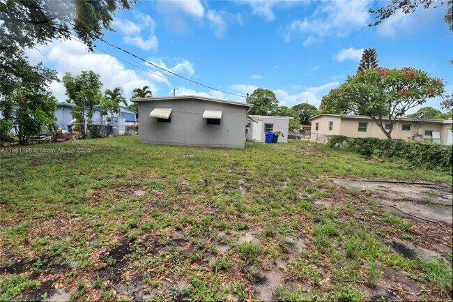 Building Photo - 272 NW 30th Terrace