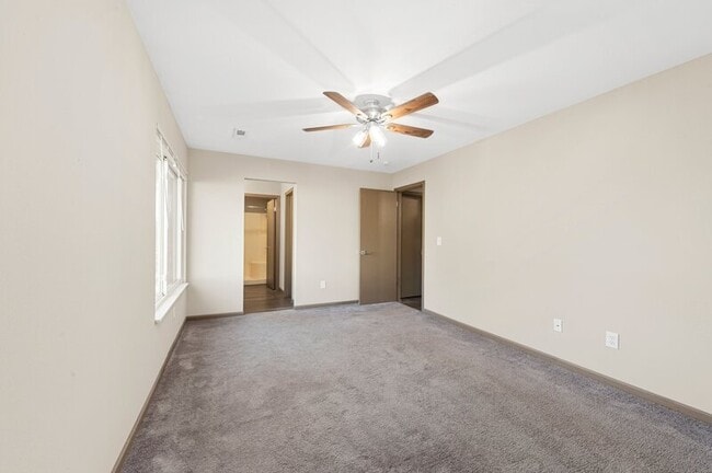 Building Photo - 1070 University Dr