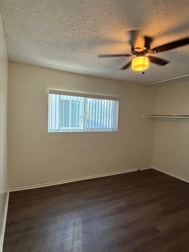 Building Photo - Spacious 4 Bed/2 Bath  Apartment for Rent in San Pedro