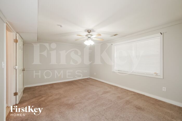 Building Photo - 305 W Laredo Trail