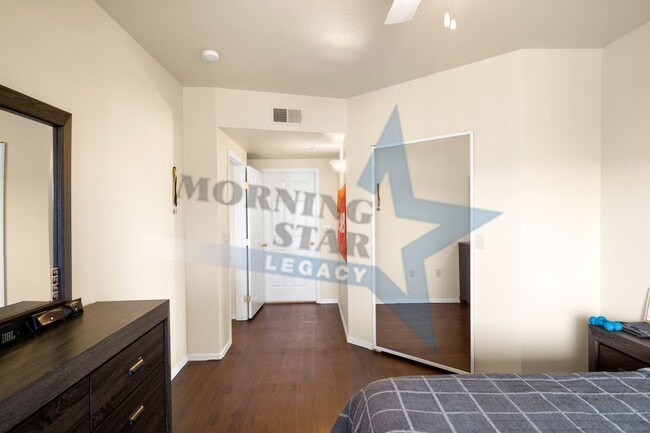 Building Photo - 2-Bedroom Condo Unit with Mountain Views!