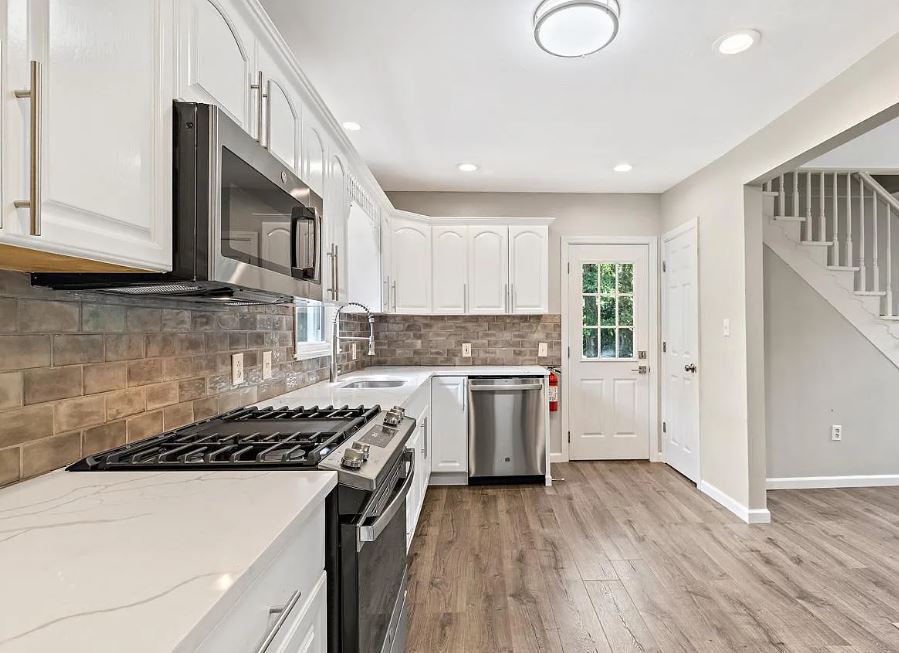 Kitchen - 107 Bayberry Ave