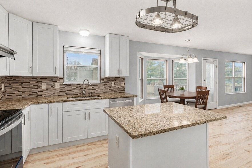 Building Photo - 8635 Oak Creek Dr