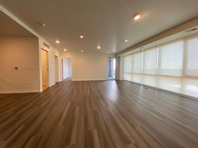 Building Photo - $2,575 | 1 Bedroom, 2 Bathroom Condo | Pet...