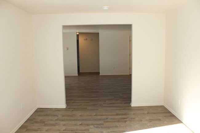 Building Photo - 4 bedroom 2 bath ranch house