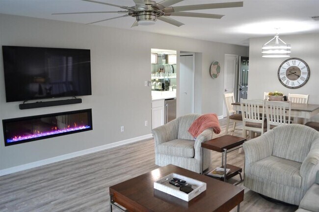 Building Photo - 200 Hamilton Oaks Dr