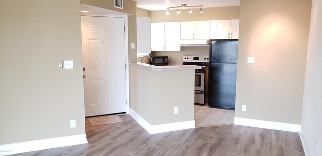 Building Photo - 1801 Island Club Dr
