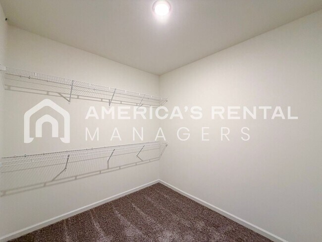 Building Photo - Southern Charm Meets Contemporary Style in Tuscaloosa!