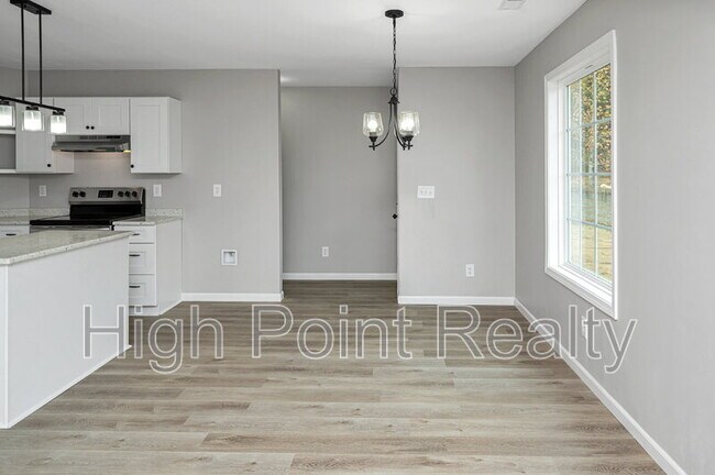 Building Photo - 85 Smith Glen Dr