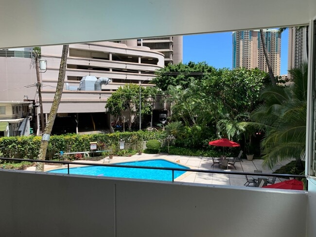 Building Photo - Fully Furnished. Updated. Waikiki (No parking)